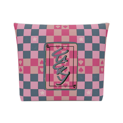 Vibrant checkered pouch with hearts &amp; clovers in a cotton drill finish. | Bunte Kosmetiktasche mit Retro-Muster und Symbolen für Glück.